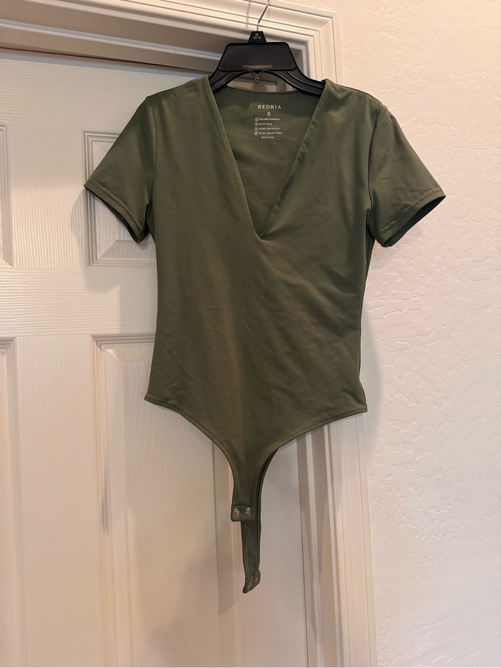 olive green plunge V-neck short-sleeve bodysuit from REORIA size small